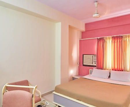 Hotel Aditya Rajkot Exterior foto